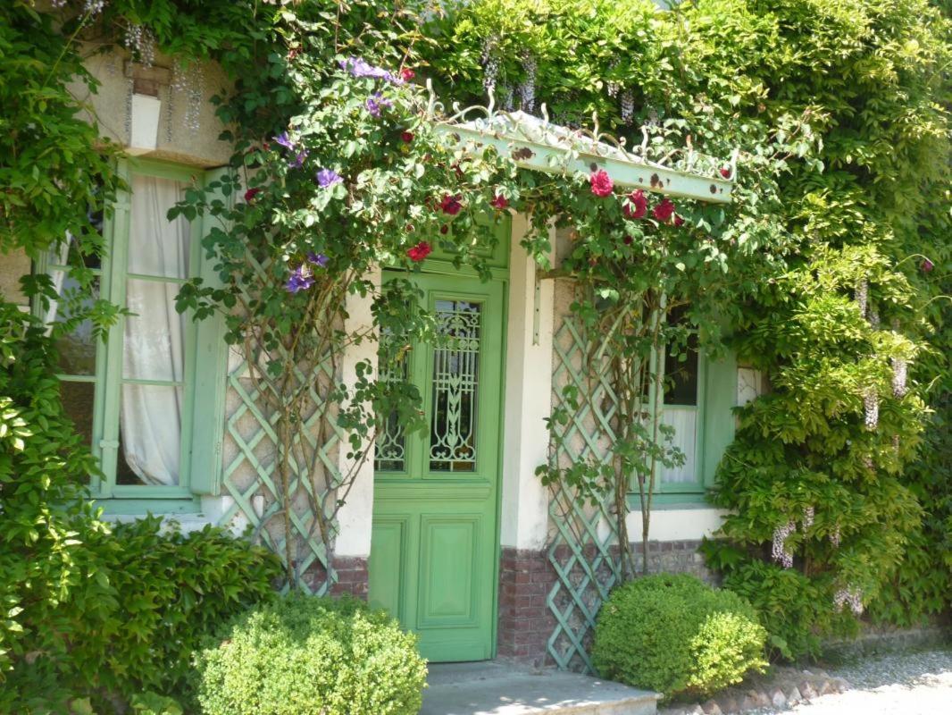 Le Clos Des Ifs Bed & Breakfast Thietreville Exterior photo